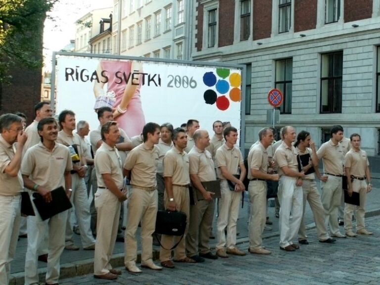 "GAUDEAMUS" RĪGAS KORU KONCERTĀ Doma laukumā