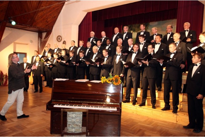 Malda Ilgaža. Tirzā pirms jaunās darba sezonas - kopīga sadziedāšanās