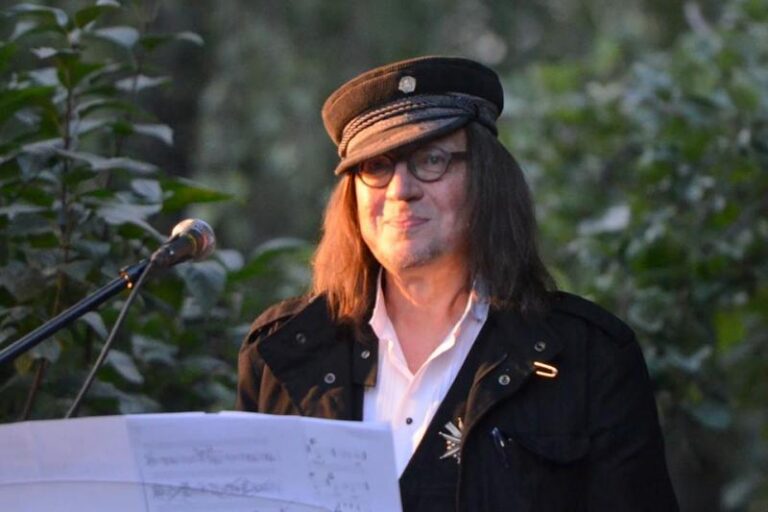 Grupa Pērkons un koris Gaudeamus Baltajā naktī uzstājās Kalnciema kvartālā